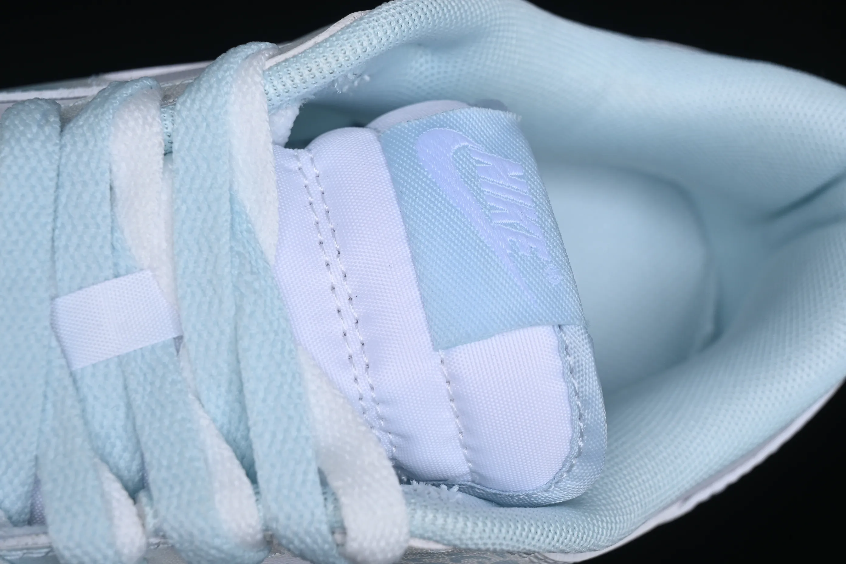 All Categories Nk SB Dunk Series Nk SB Dunk Low Low-top sneakers Nk Dunk low Year of the Dragon Limited Royal Dragon Blue and White White and Blue New Chinese style Low-top casual sneakers DV0833-104